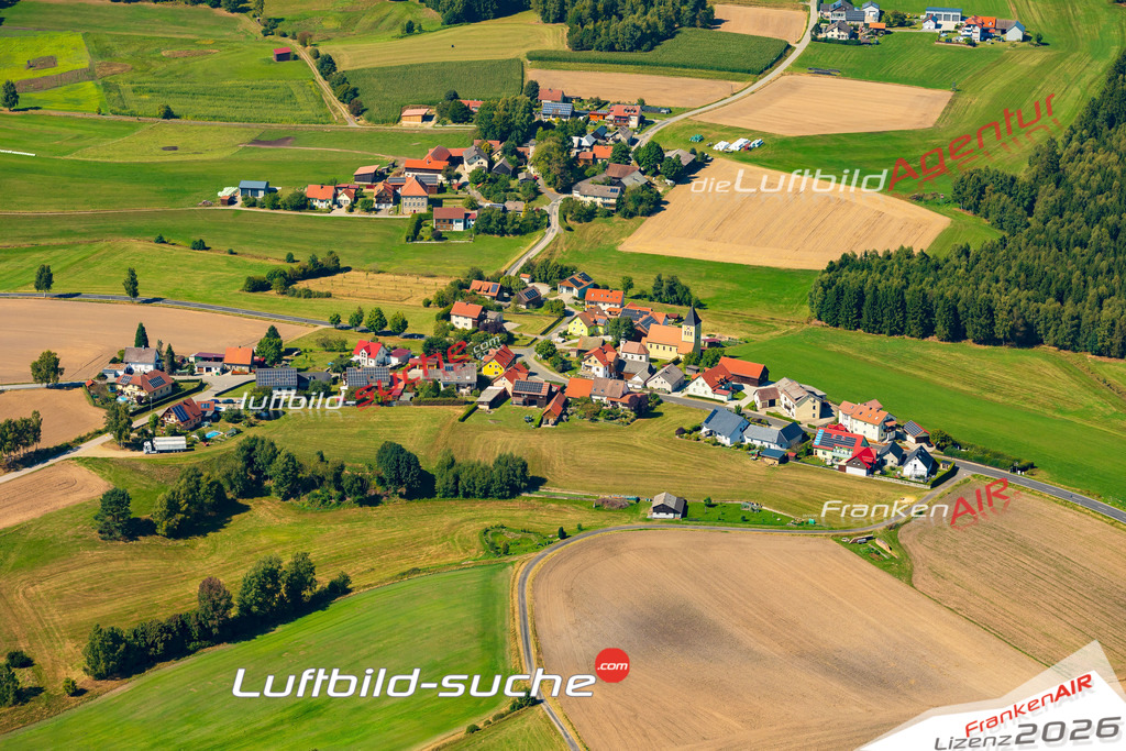 Klassische Luftaufnahme ohne Drohne zeigt:Waldkirch bei Georgenberg - Die Luftbildaufnahme wurde 2025 vom UL-Flugzeug heraus erstellt ( keine Drohne ) - Hochauflösende Luftaufnahme -Nicht vergleichbar mit Google Maps oder Satelittenbilder- Die Geschenkidee !Mit Lizenz und Bildrechte bestellbar