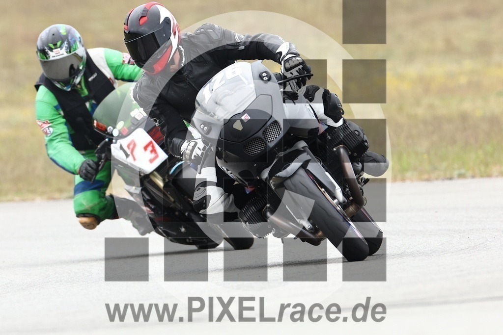 0126-20240504_00246 | Schöne Erinnerungen an spannende Momente - das festzuhalten ist unser Job. PIXELrace.de ist seit 2003 auf den Rennstrecken Europas unterwegs um die Action draußen beim Fahren und die wunderbare Stimmung imm Fahrerlager für euch einzufangen.