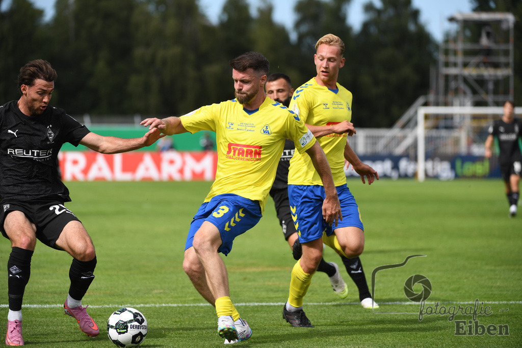 SV Atlas-Delmenhorst-Borussia Mönchengladbach | DFB-Pokal 1. Runde;SV Atlas Delmenhorst (gelb)-Borussia Mönchengladbach (schwarz) am 17.08.2025 in Oldenburg (Marschweg-Stadion), Photo: Philip Eiben 2025 - Realisiert mit Pictrs.com