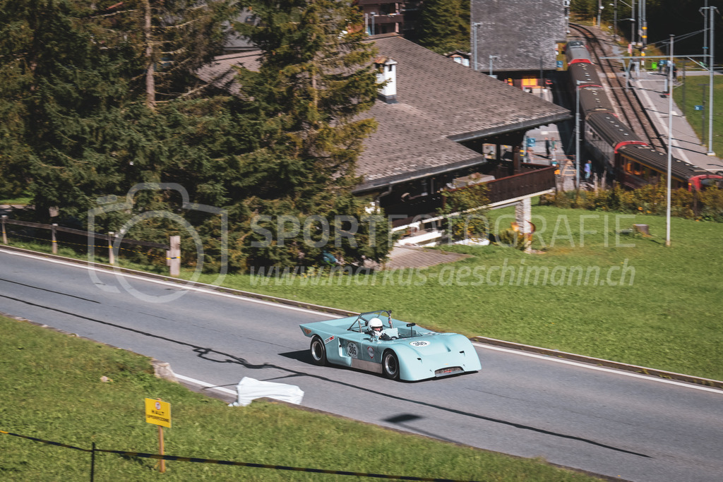 21. Arosa ClassicCar 2025 - 6. =September= 2025 | Hans Uhlmann aus Horgen (SUI) in einem Chevron B19 aus dem Jahre 1971 mit Startnummer 305 am Arosa ClassicCar 2025 in der Kategorie Sport Trophy..@arosaclassiccar, @arosa.official, #arosaclassiccar, #arosa, #76curves, #classiccarBild: Sportfotografie Markus Aeschimann | www.markus-aeschimann.ch - Realisiert mit Pictrs.com