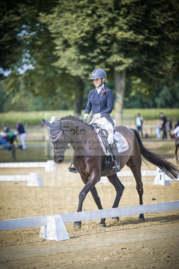 DOS_9306 | Entdecke hochwertige Reitturnierfotos von Foto Oger. Professionell, emotional und authentisch – jetzt Lieblingsmomente im Shop bestellen.Deutschlandweite Turnierfotografie. - Realisiert mit Pictrs.com
