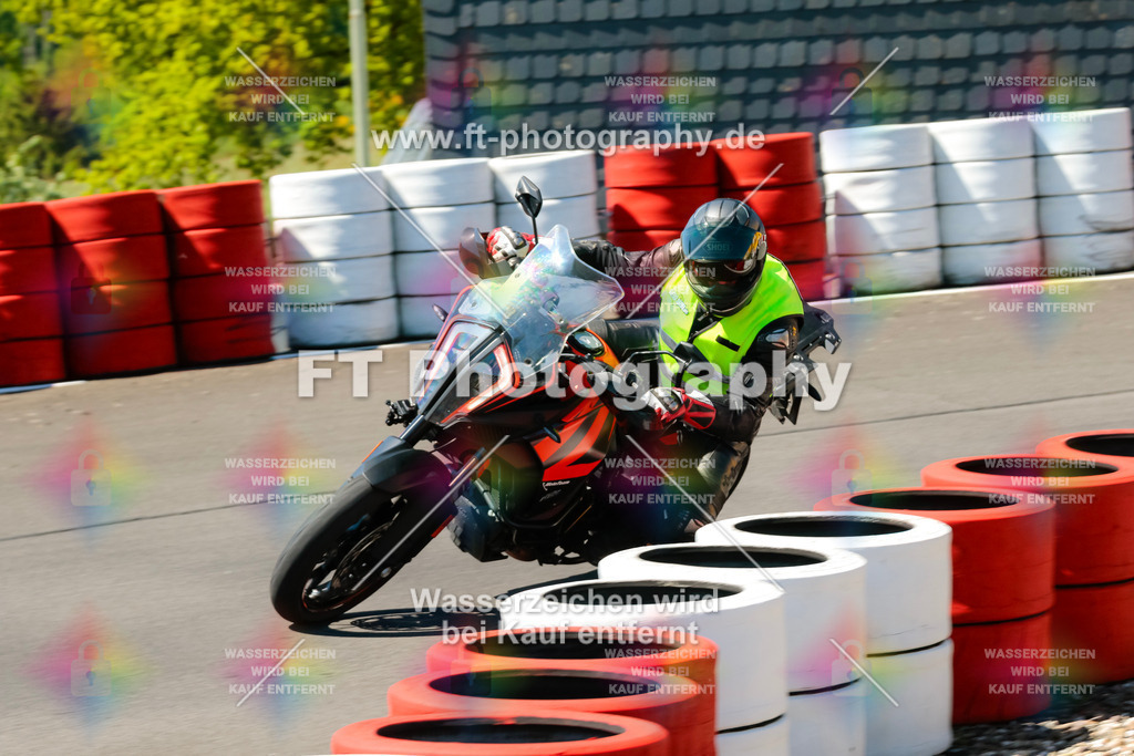 Moto-TeamOBK-21984 | Hier findet Ihr Bilder von Touristenfahrten auf der Nürburgring Nordschleife oder von anderen Veranstaltungen die ich besucht habe. Viel Spass beim Durch Schauen 