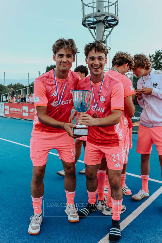 EM_MU18_F_GER-BEL_Lille_bearbeitet_Pokalbilder (41 von 137) | lanaschraderfotografie - Realisiert mit Pictrs.com