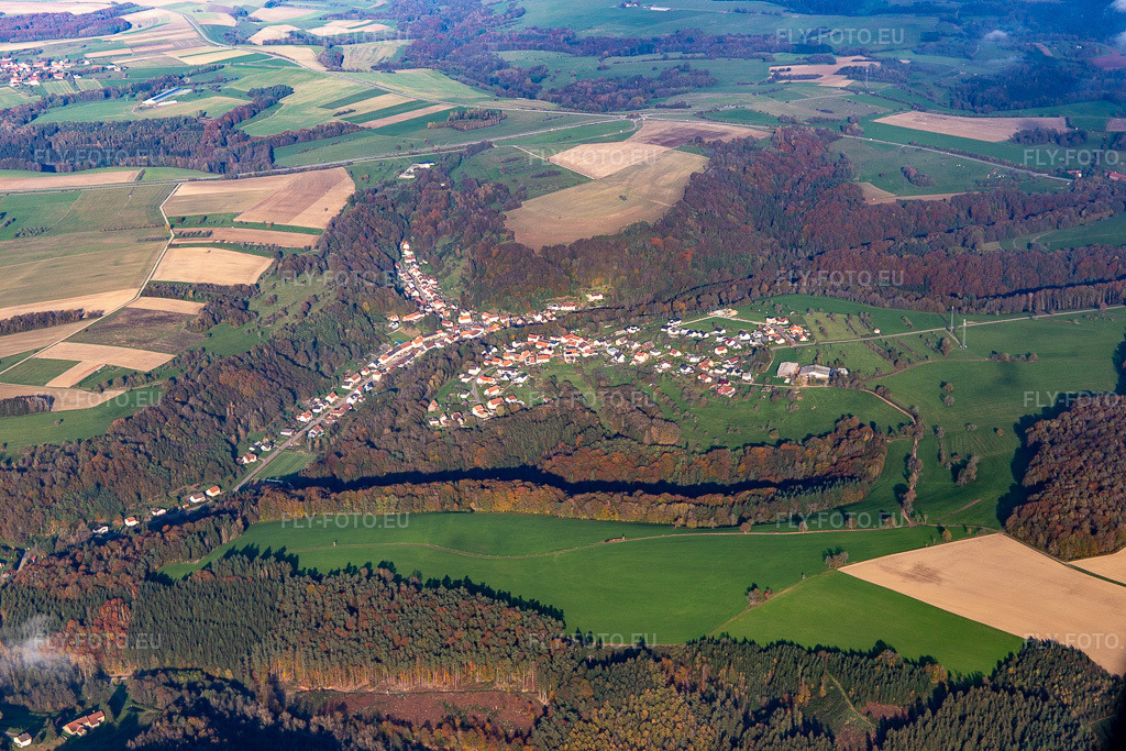 Vue aérienne: Vue de la ville à Hottviller dans le département Moselle, France. Photo: IMG_143767.jpg prise le 26/10/2024 par Werner Riehm/FLY-FOTO.euRésolution de l'original: 5472 x 3648 px