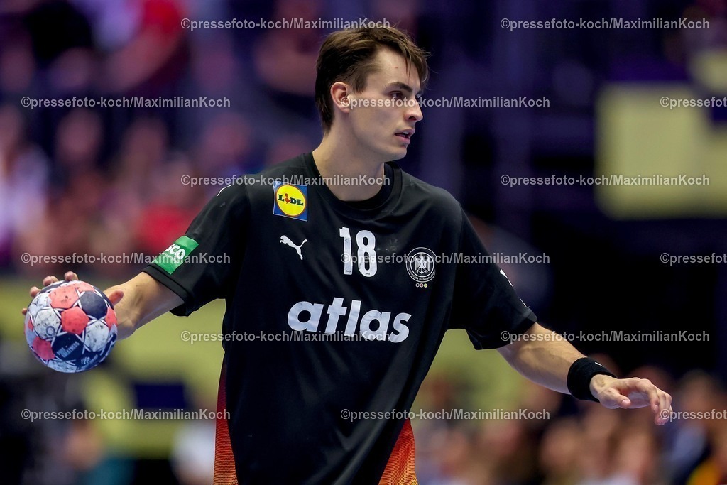 EHF19012602172 | 19.01.2026, Handball, Men's EHF EURO 2026, Deutschland - Spanien, Jyske Bank Boxen in Herning, Dänemark, Preliminary Round:  Julian Köster (Germany #18) 