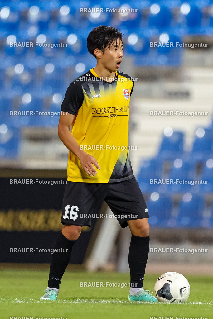 SB_KFCBAU_20250815_5743.JPG -  - KFC Uerdingen - SF Baumberg - Oberliga Niederrhein | Krefeld, Deutschland, 15.08.25: Seongsun You (KFC Uerdingen) in Aktion, am Ball, Einzelaktion während des Oberliga Niederrhein Spiels zwischen KFC Uerdingen - SF Baumberg in der Grotenburg Stadion am 15. August 2025 in Krefeld, Deutschland. (Foto von Stefan Brauer/Brauer-Fotoagentur)