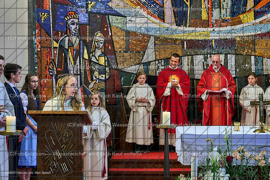 ALP2227_Pfarrfirmung Wieselburg | (C)FotoLois.com, Alois Spandl, Pfarrfirmung in Wieselburg mit Firmspender Eduard Gruber (ehemaliger Generalvikar der Diözese St. Pölten), Sa 3. Juni 2023.