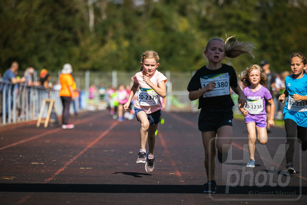 16. Hoywoj-CityLauf im Sportforum Hoyerswerda - 16.09.2023 | 1km VBH-Grundschul-Lauf 2. Klassen - Realisiert mit Pictrs.com