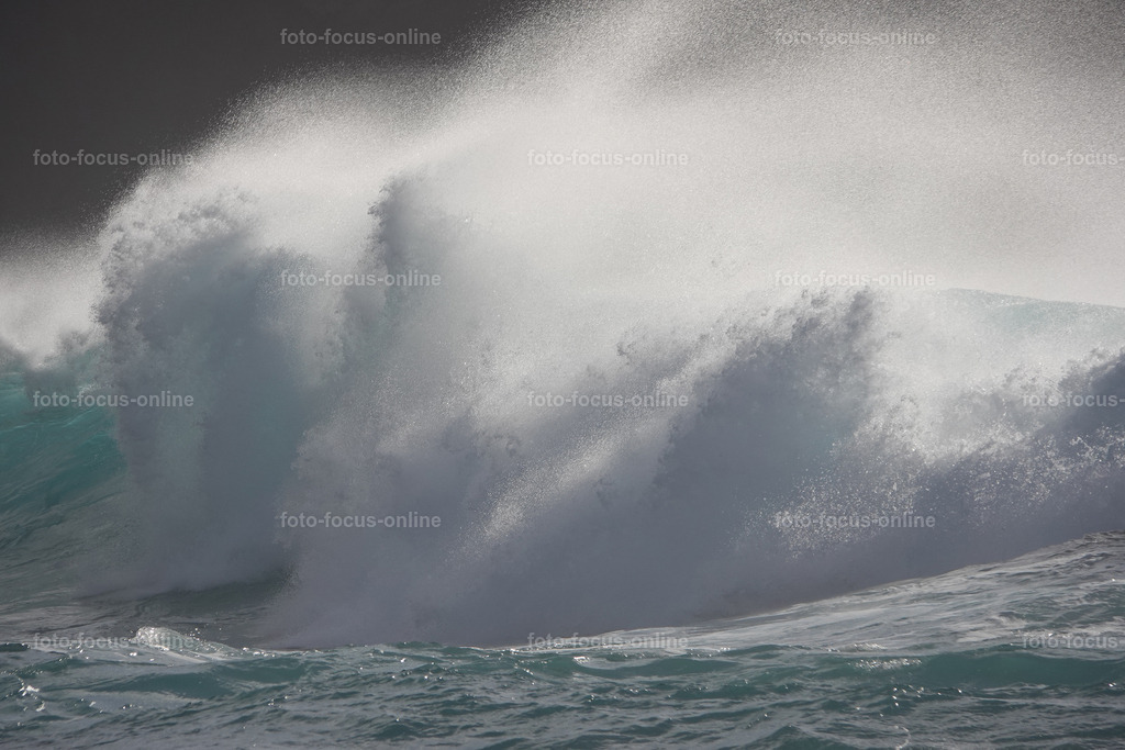 Wild waves | Atlantic breakwater