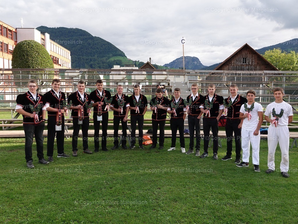 retuschiert | Schwingen - Realisiert mit Pictrs.com