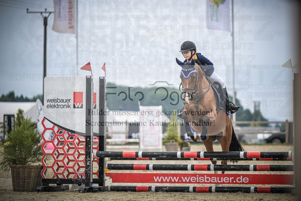 DOS_0704 | Entdecke hochwertige Reitturnierfotos von Foto Oger. Professionell, emotional und authentisch – jetzt Lieblingsmomente im Shop bestellen.Deutschlandweite Turnierfotografie. - Realisiert mit Pictrs.com
