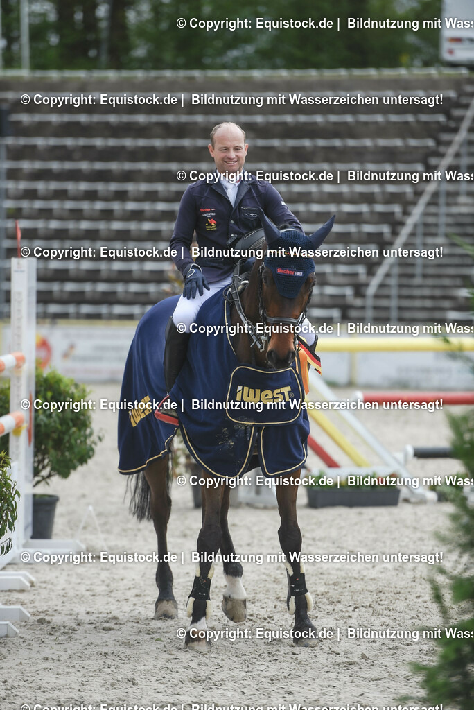 20230514_CCI4_Springen_0432 | equistock