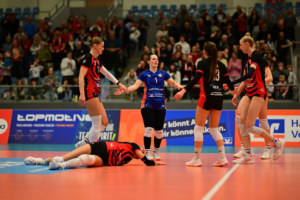 Volleyball I Frauen I Saison 2025-2026 I Bundesliga I Hauptrunde I ETV Hamburger Volksbank Volleys - Skurios Volleys Borken | Der Sportfotograf. - Realisiert mit Pictrs.com