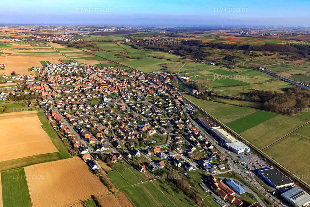 Luftbild: Ortsansicht von Westen in Schwindratzheim im Bundesland Bas-Rhin in Frankreich.Foto: IMG_097586.jpg vom 16.03.2017 durch Werner Riehm/FLY-FOTO.deAuflösung des Originals: 5232 x 3488 px