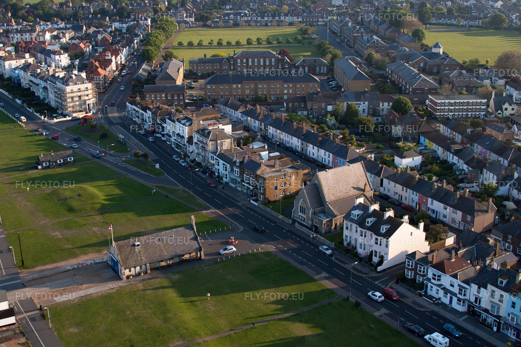 Vue aérienne: Vue de la ville à Deal dans le département Angleterre, Grande Bretagne. Photo: IMG_50871.jpg prise le 27/05/2012 par Werner Riehm/FLY-FOTO.eu – Résolution de l'original: 4752 x 3168 px