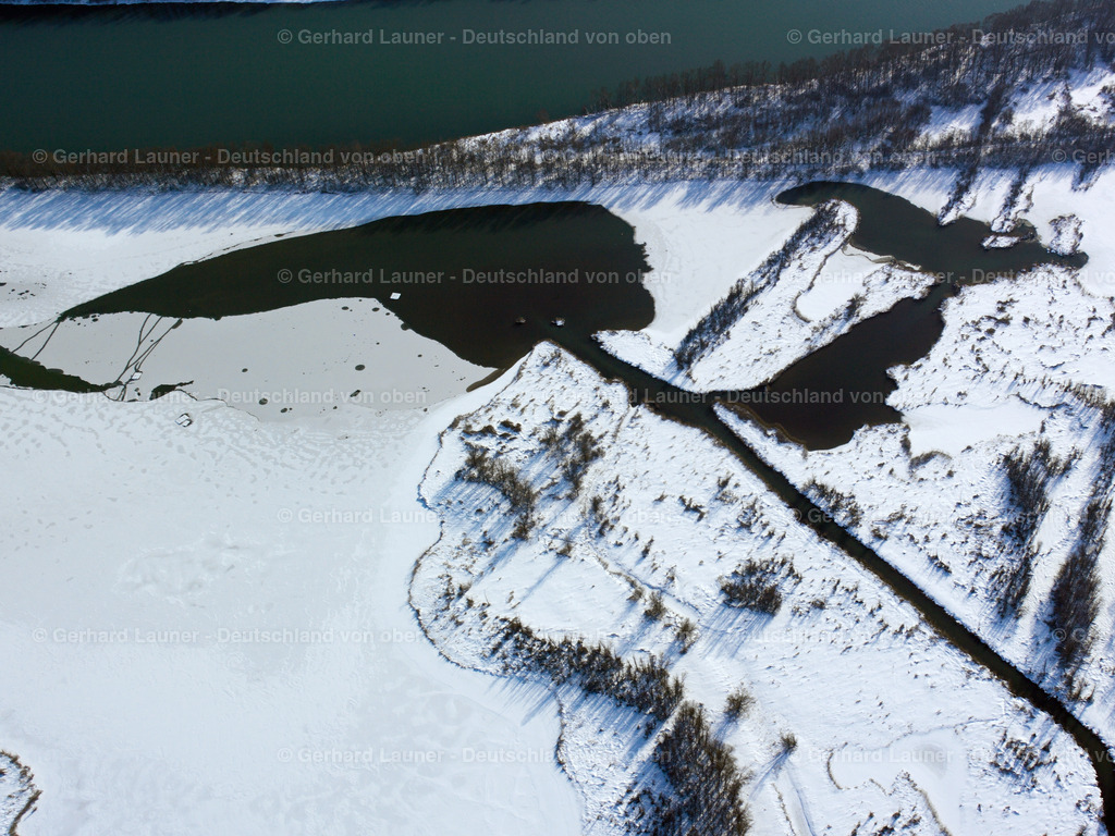 2600098 | Eisstrukturen auf einem Altwasser am Zusammenfluß von Inn und Salzach