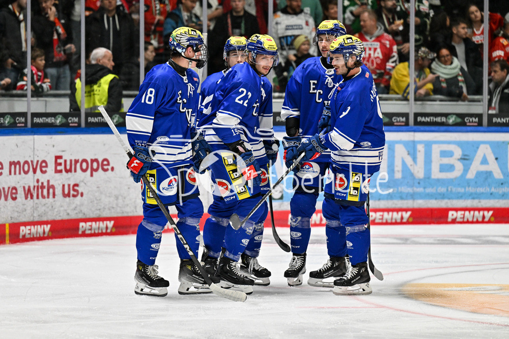 Augsburger Panther - EC VSV | Jubel nach dem 2-3 fuer den VSV durch Nikita SCHERBAK (EC VSV #22) / Treffer / Tor / Freude / Happy /