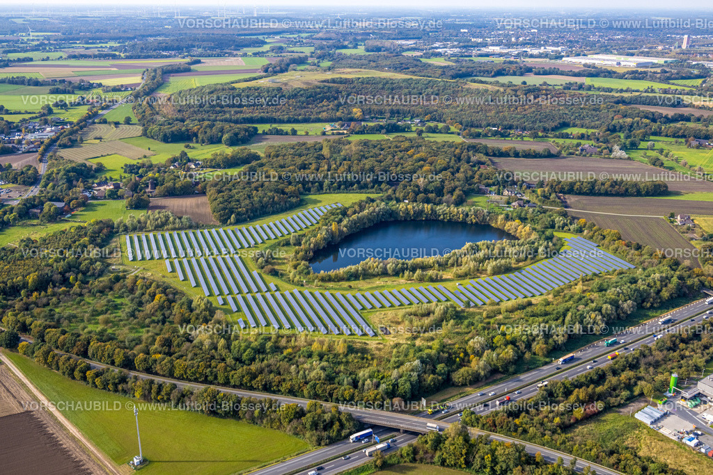 Neukirchen-Vluyn241013142 | Luftbild, ENNI Solarpark Mühlenfeld Photovoltaik Anlage am Baggersee Doemkes, Neukirchen, Neukirchen-Vluyn, Ruhrgebiet, Nordrhein-Westfalen, Deutschland