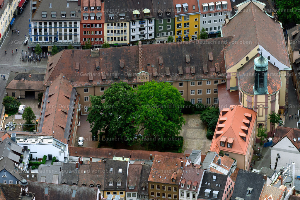 4032868 | FREIBURG IM BREISGAU 30.06.2020 Campus- Universitäts- Bereich "University College Freiburg" der "Albert-Ludwigs-Universität" und Universitätskirche an der Bertoldstraße in Freiburg im Breisgau im Bundesland Baden-Württemberg, Deutschland. Weiterführende Informationen bei: Albert-Ludwigs-Universität Freiburg. // Campus university area "University College Freiburg" of the "Albert-Ludwigs-Universitaet" and university church on Bertoldstrasse in Freiburg im Breisgau in the state Baden-Wuerttemberg, Germany. Further information at: Albert-Ludwigs-Universitaet Freiburg. Foto: Gerhard Launer