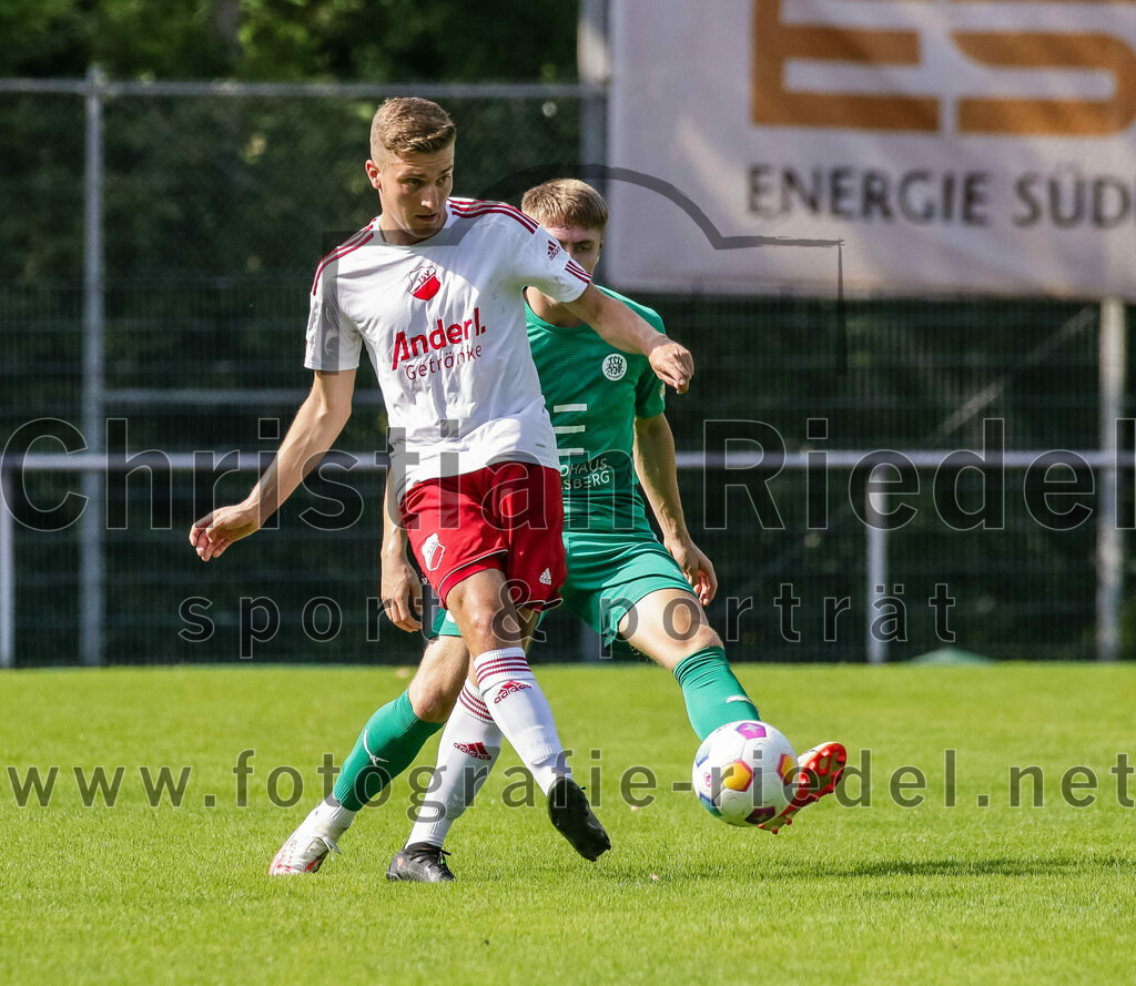 2023-08-26_033_TSV_Ebersberg_gegen_TSV_Oberpframmern | Ebersberg, Deutschland, 26.08.2023:
Fußball, Kreisliga 2023 / 2024, 2. Spieltag, TSV 1877 Ebersberg gegen TSV Oberpframmern, Endergebnis: 5:1

Maximilian Probst (TSV Oberpframmern, #7), Thomas Grünwald (TSV 1877 Ebersberg, #3)

Foto: Christian Riedel / fotografie-riedel.net