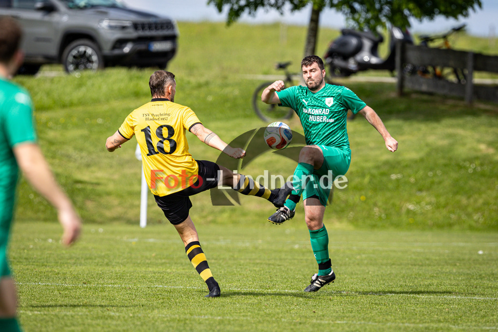 SV Haunshofen gegen TSV Perchting-Hadorf | Fußball Herren A-Klasse Gruppe 5 Zugspitze 2025/26 24. Spieltag, SV Haunshofen gegen TSV Perchting-Hadorf, 20260517,Zweikampf,2026-05-17 in 82407 Haunshofen (Rasenplatz 1, Hauptstraße 60), Christoph KAMMERLAND (TSV Perchting-Hadorf 18), Maximilian STEIGENBERGER (SV Haunshofen 3)Copyright: WolfgangxLindner www.foto-lindner.de
