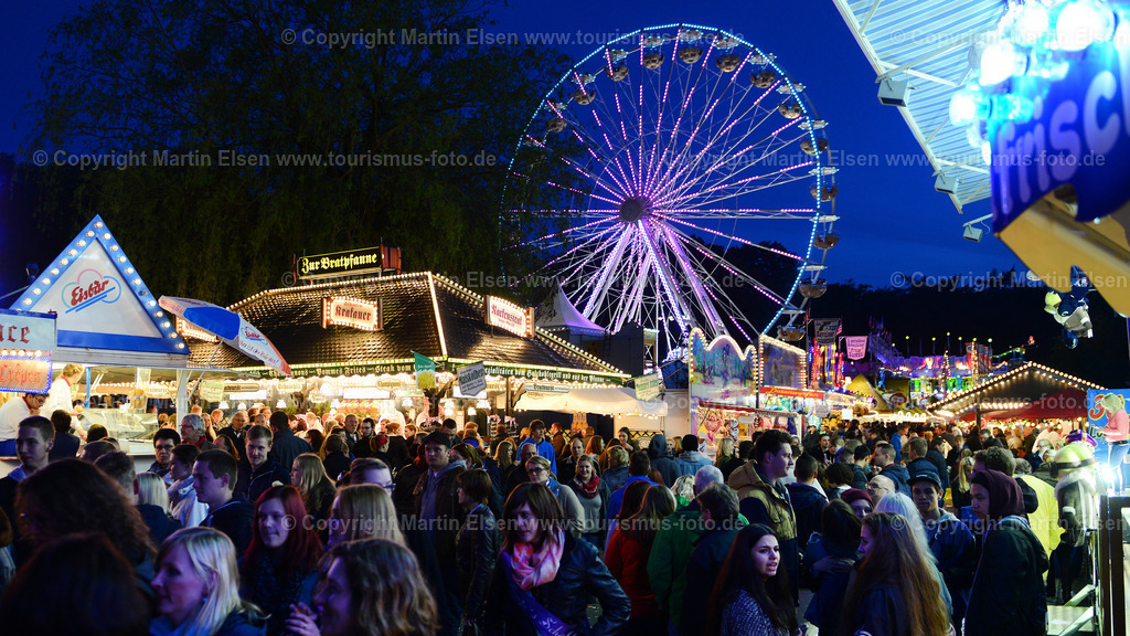 Neukloster Pfingstmarkt_ELS_2194a | Neukloster Pfingstmarkt - Aufnahmedatum: 23.05.2015, Aufnahmehoehe:  m, Koordinaten:  - , Bildgroesse: 5834 x  3282 Pixel - Copyright 2015 by Martin Elsen, Kontakt: Tel.: +49 157 74581206, E-Mail: info@schoenes-foto.deSchlagwoerter,Volksfest,Pfingsten,Jahrmarkt,Riesenrad,Feiern,Buden,Dancer,Foto - Realisiert mit Pictrs.com