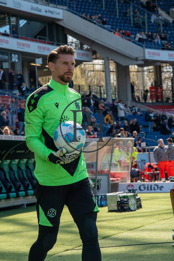 Hannover 96 vs 1. FC Magdeburg – 2. Bundesliga – 29.03.2025 | Szene aus dem 2. Bundesliga-Spiel des 27. Spieltags zwischen Hannover 96 und dem 1. FC Magdeburg am 29. März 2025 in der Heinz von Heiden Arena in Hannover. Endstand: 0:0. Fotografiert von Philipp Heist. - Realisiert mit Pictrs.com