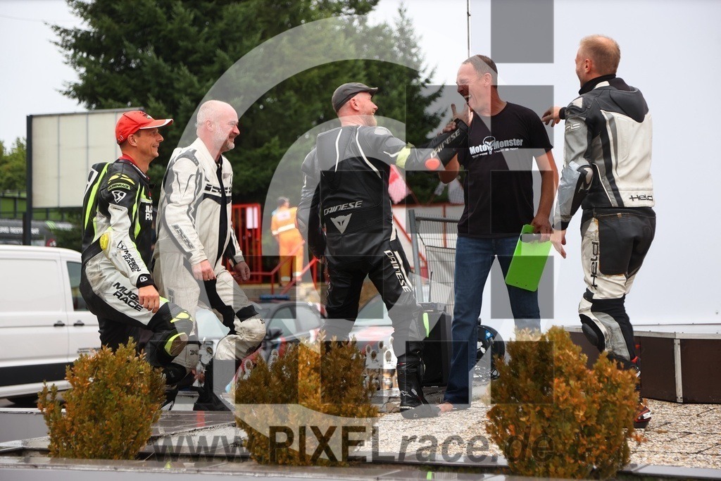 social-20250830_08253 | Schöne Erinnerungen an spannende Momente - das festzuhalten ist unser Job. PIXELrace.de ist seit 2003 auf den Rennstrecken Europas unterwegs um die Action draußen beim Fahren und die wunderbare Stimmung imm Fahrerlager für euch einzufangen.