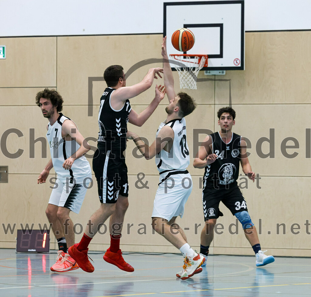 2023-03-26_035_TSV_Vaterstetten_gegen_Wacker_Knights_Burghausen | Vaterstetten, Deutschland, 26.03.2023:
Basketball, Bayernliga Herren Südost 2022 / 2023, 17. Spieltag, TSV Vaterstetten gegen Wacker Knights Burghausen, Endergebnis: 

Luca Maurice Kohll (TSV Vaterstetten, #7), Konstantin Huber (TSV Vaterstetten, #13)

Foto: Christian Riedel / fotografie-riedel.net
