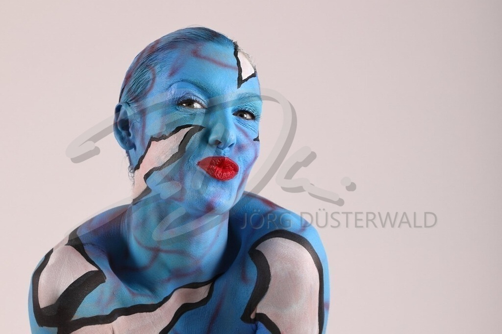 Bodypainting-LIGHTBLUE_0418b | #008 | Modell: Karo | Foto: Andreas Meier - Realisiert mit Pictrs.com