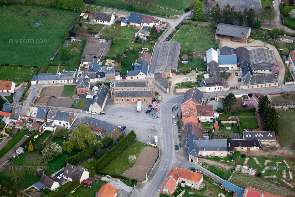 Aerial view: View of the town in Lesquielles-Saint-Germain in the state Aisne, France. – Photo: IMG_39990.jpg taken on 04/17/2011 by Werner Riehm/FLY-FOTO.com – Resolution of the original: 4752 x 3168 px