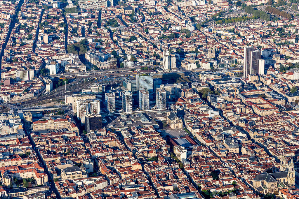 Vue aérienne: Centre commercial Saint-Sébastien à Nancy dans le département Meurthe et Moselle, France. Photo: IMG_117869.jpg prise le 14/09/2019 par Werner Riehm/FLY-FOTO.eu – Résolution de l'original: 5319 x 3546 px