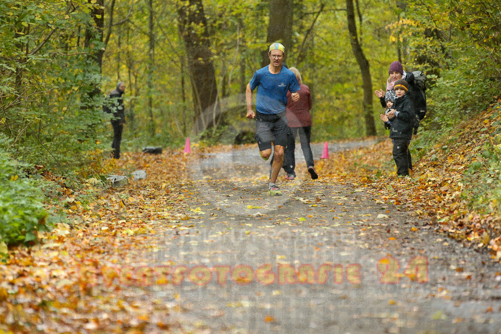 251026_1151_EX1_9730 | Sportfotografie im Rhein-Sieg Kreis, Köln, Bonn, NRW, Rheinland Pfalz, Hessen, etc. Unser Tätigkeitsfeld umfasst den Laufsport vom Volkslauf über den Marathon, Duathlon, Triathon bis zum Ultralauf wie Kölnpfad Ultra oder Schindertrail.