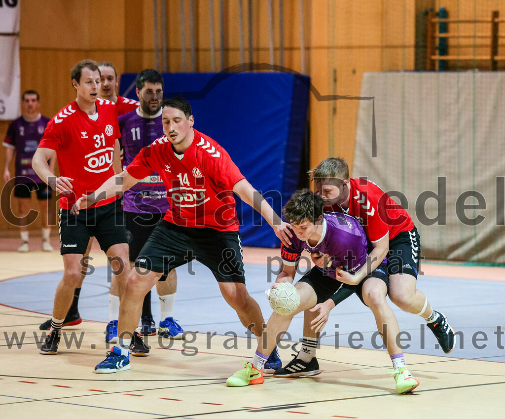 2024-01-27_083_SpVgg_Altenerding_gegen_TV_Altoetting | Erding, Deutschland, 27.01.2024:
Handball, Bezirksoberliga Männer 2023 / 2024, 13. Spieltag, SpVgg Altenerding gegen TV Altötting, Endergebnis: 30:28

Michael Oberauer (TV Altötting, #31), Christian Loris (SpVgg Altenerding, #11), Stefan Baaken (TV Altötting, #14), Tim Steininger (SpVgg Altenerding, #10), Thomas Ecker (TV Altötting, #69)

Foto: Christian Riedel / fotografie-riedel.net