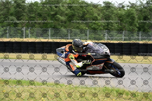 25bt02-0715 | markuskiefer.com - Realisiert mit Pictrs.com
