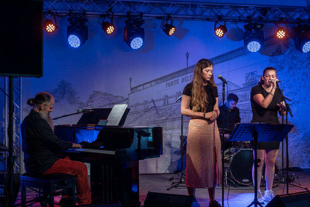 Karaoke mit Liveband | Karaoke mit Forster Family im Forte Belvedere Leisnig zum Festival Hallo Leisnig 2022. - Realisiert mit Pictrs.com