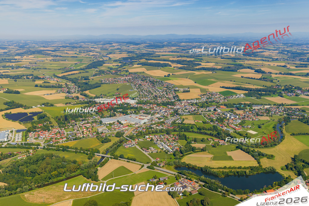 Luftaufnahme von Ruhstorf an der Rott - Die Luftaufnahme wurde 2025 vom UL-Flugzeug heraus erstellt ( keine Drohne ) - Hochauflösende Luftaufnahme - für professionelle Ausdrucke geeignet. Die Geschenkidee !Mit Lizenz und Bildrechte bestellbar