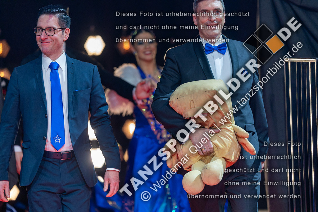 20231111-13903 | Hier finden Sie Tanz Bilder vom Latein und Standard Formationen tanzen. Sportbilder vom Tanzsport. Schöne Fotos und von Weltmeisterschaft, Europameisterschaft, Bundesliga, Regionalliga, Oberliga und Landesliga sowie von GOC Stuttgart, DanceComp, WM Bremen
