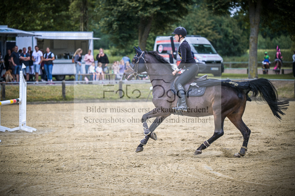 DOS_9030 | Entdecke hochwertige Reitturnierfotos von Foto Oger. Professionell, emotional und authentisch – jetzt Lieblingsmomente im Shop bestellen.Deutschlandweite Turnierfotografie. - Realisiert mit Pictrs.com