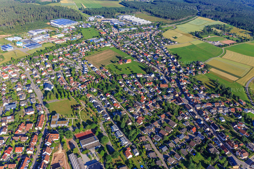 Luftbild: Ortsansicht aus Osten in Mönchweiler im Bundesland Baden-Württemberg in Deutschland. Foto: IMG_149215.jpg vom 29.06.2025 durch Werner Riehm/FLY-FOTO.de