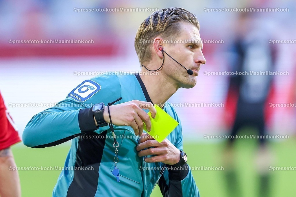 Due01022502143 | 01.02.2025, Fußball, Fortuna Düsseldorf - SSV Ulm 1846, 2.. Fußball Bundesliga, 20. Spieltag, Merkur Spiel-Arena, Saison 2024 2025: Schiedsrichter Timo GerachDFB regulations prohibit any use of photographs as image sequences and or quasi-video.