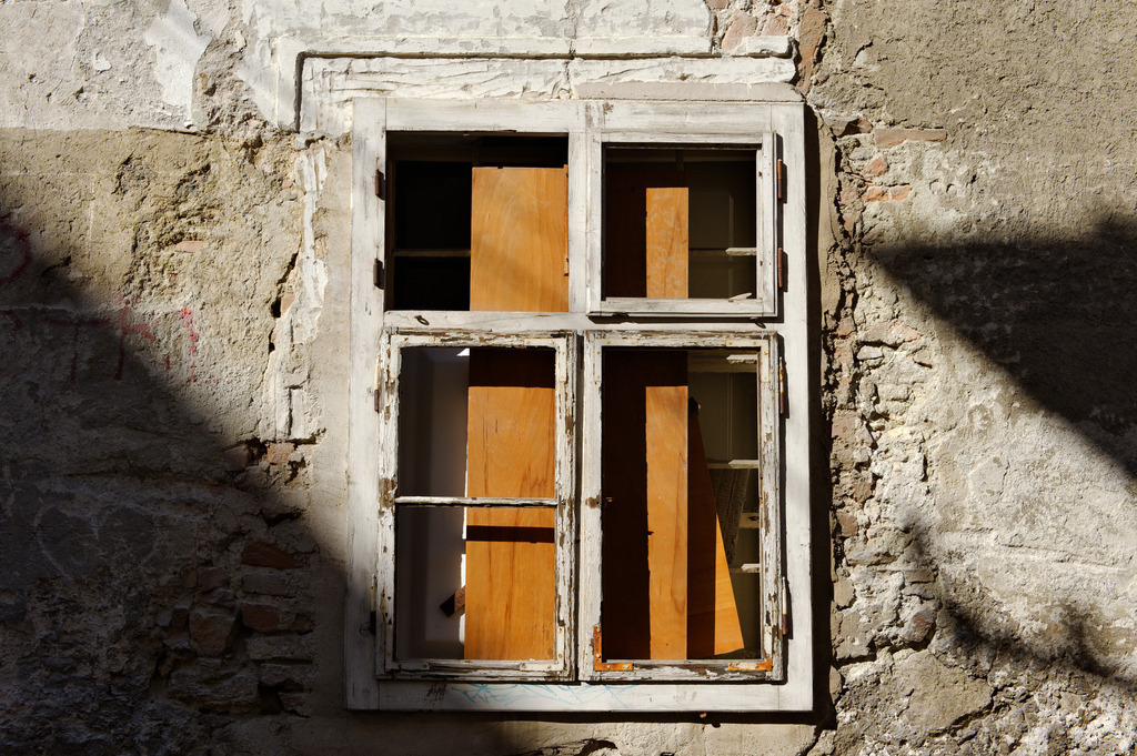 Altes Fenster | Bratislava, Slowakei - March 03, 2012: Altes Fenster. - Realisiert mit Pictrs.com