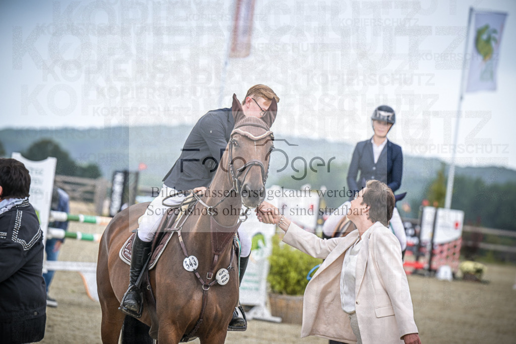 DOS_0106 | Entdecke hochwertige Reitturnierfotos von Foto Oger. Professionell, emotional und authentisch – jetzt Lieblingsmomente im Shop bestellen.Deutschlandweite Turnierfotografie. - Realisiert mit Pictrs.com