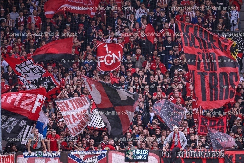 PRM22082501047 | 22.08.2025, Fußball, Preußen Münster - 1. FC Nürnberg, 2. Fußball Bundesliga,  Preußenstadion, Saison 2025 2026: Fans im Gästeblock Voll Feature Gästefans Gastkurve  DFB regulations prohibit any use of photographs as image sequences and or quasi-video.