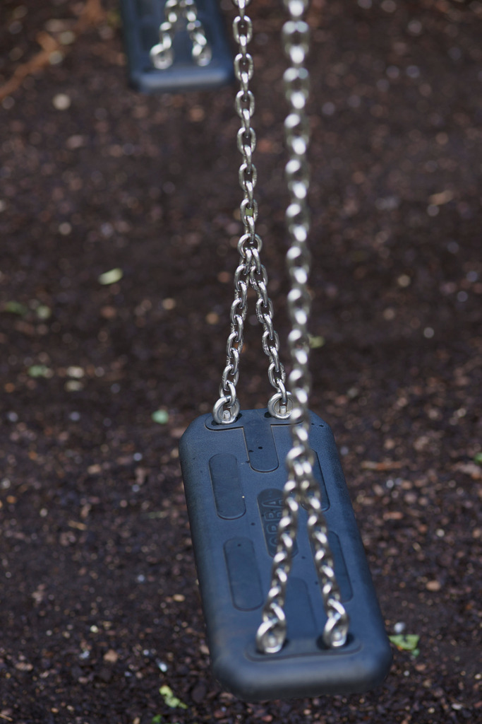 Kinderschaukel | Wien, Austria - May 12, 2013: Kinderschaukel. - Realisiert mit Pictrs.com