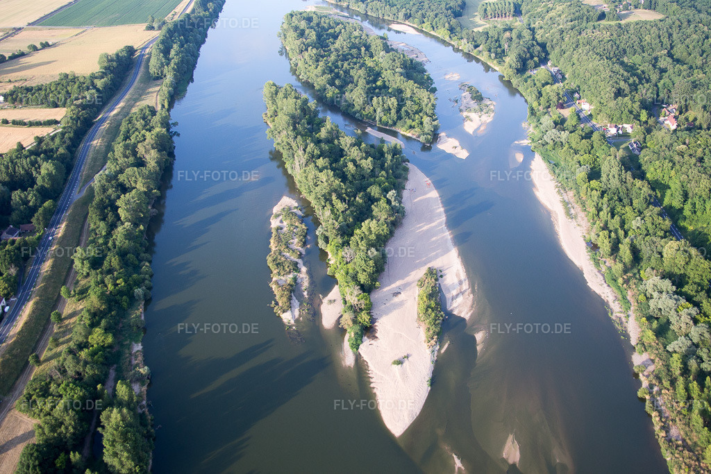 Luftbild: Ortsansicht in Limeray im Bundesland Indre-et-Loire in Frankreich. Foto: IMG_082411.jpg vom 20.06.2015 durch Werner Riehm/FLY-FOTO.de