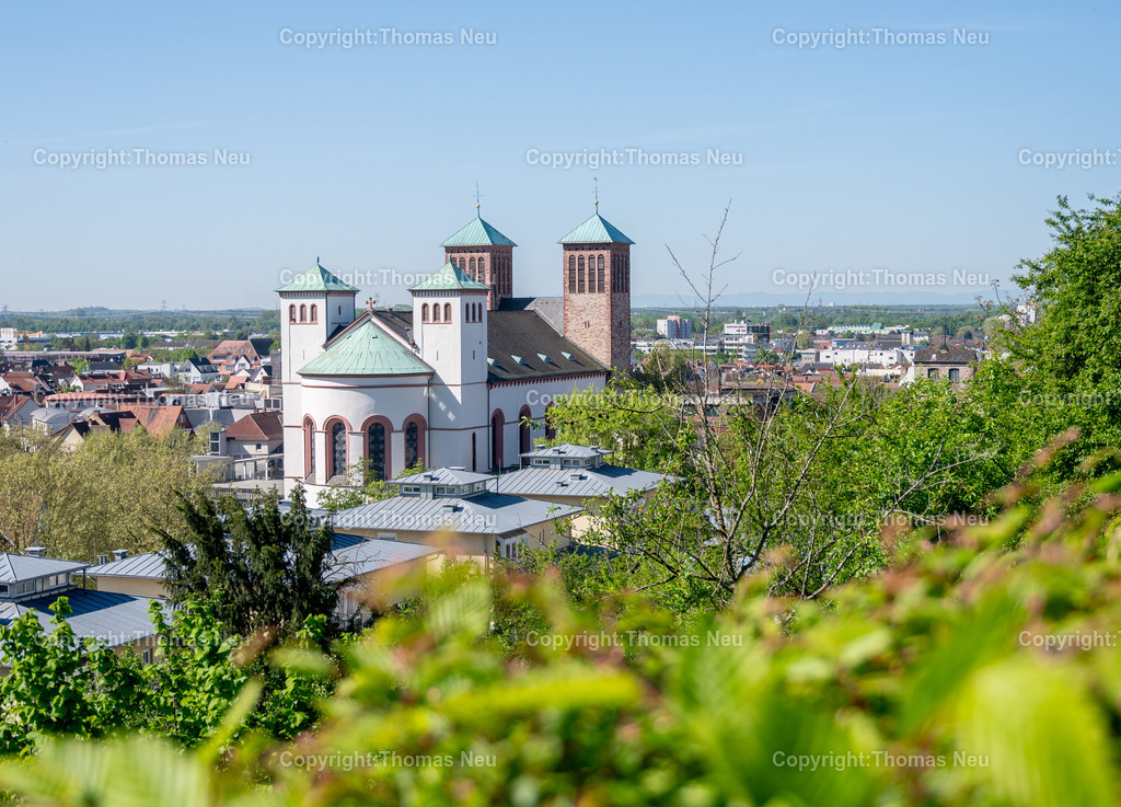 Pfarrkirche-Sankt-Georg-Bensheim-Fotografie-Thomas_Neu_3 | Blick vom Garten des Bensheimer Hospiz auf die Pfarrkirche Sankt Georg in bensheim, ,Bild: THomas Neu