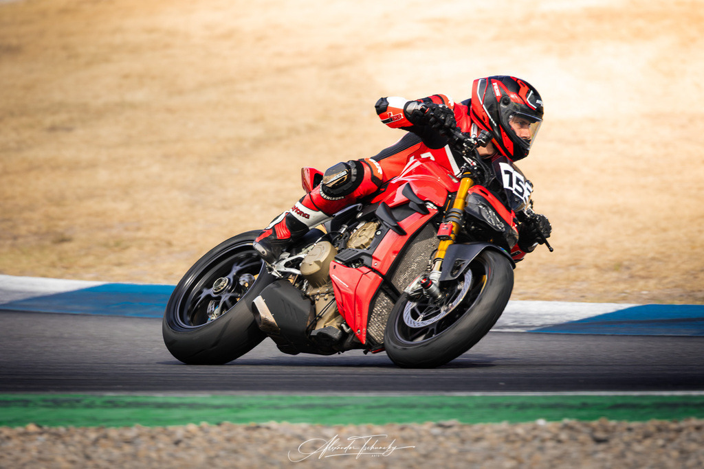 Ducati Trackday Hockenheimring 2026 | Entdecken Sie die faszinierende Welt von Alexander Tschuncky Arts: Kreative Fotografie, atemberaubende Automobilkunst und hochwertiger Bilderdruck. Lassen Sie sich inspirieren! - Realisiert mit Pictrs.com