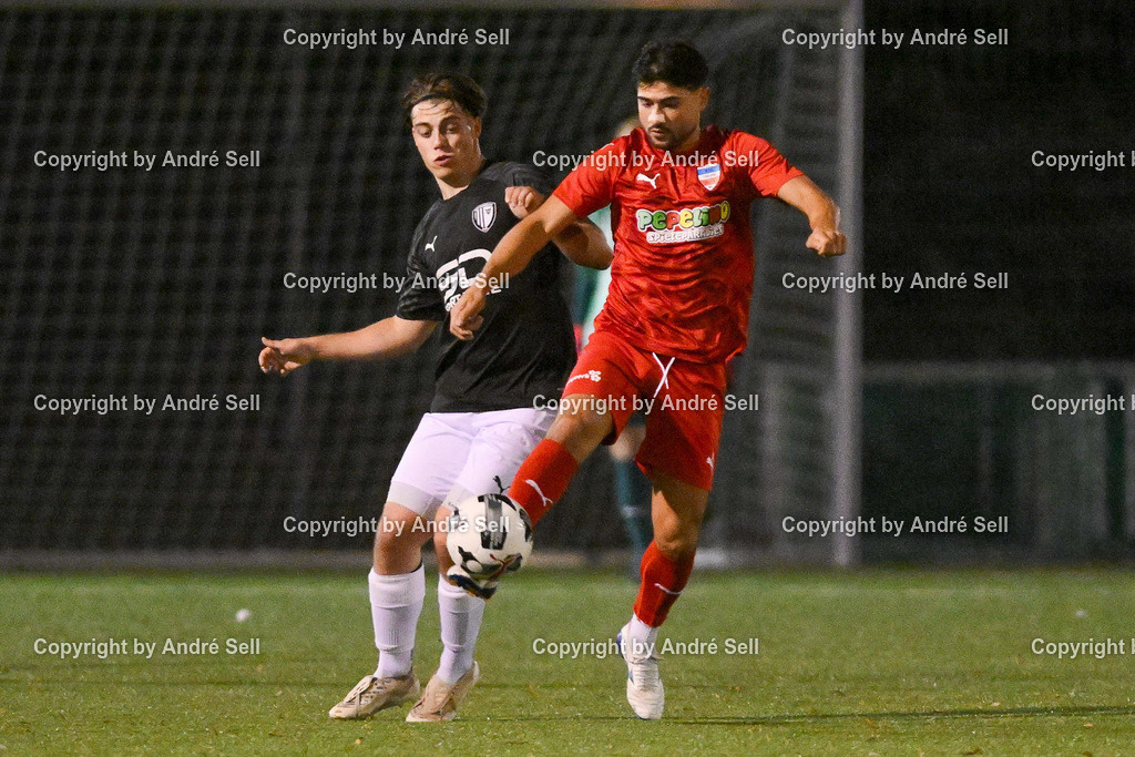 Inter Türkspor Kiel vs SSG Rot-Schwarz Kiel | Rezan Acer (Inter #47) vs Tim Jansa (Kiel #24) / Fußball-Landesliga Schleswig Männer 2026/2027 / Inter Türkspor Kiel vs SSG Rot-Schwarz Kiel / Hans-Mohr-Sportplatz (Kunstrasen) / Kiel / 25.09.26 - Realisiert mit Pictrs.com
