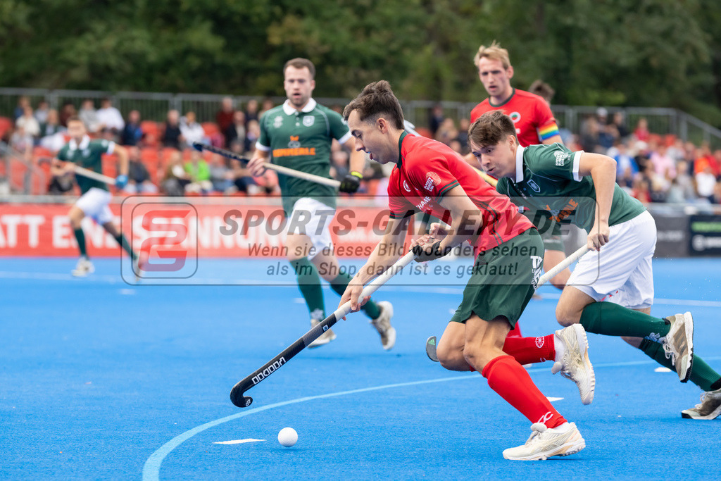 HK_20240915_106457 | 1. Bundesliga Herren Crefelder HTC - Uhlenhorst Mülheim am 15.9.2024 Crefelder HTC , CHTC, Krefeld , Sharp Lachlan ( Crefelder HTC #9 ) , Niklas Enaux ( Uhlenhorst Mülheim #12 )